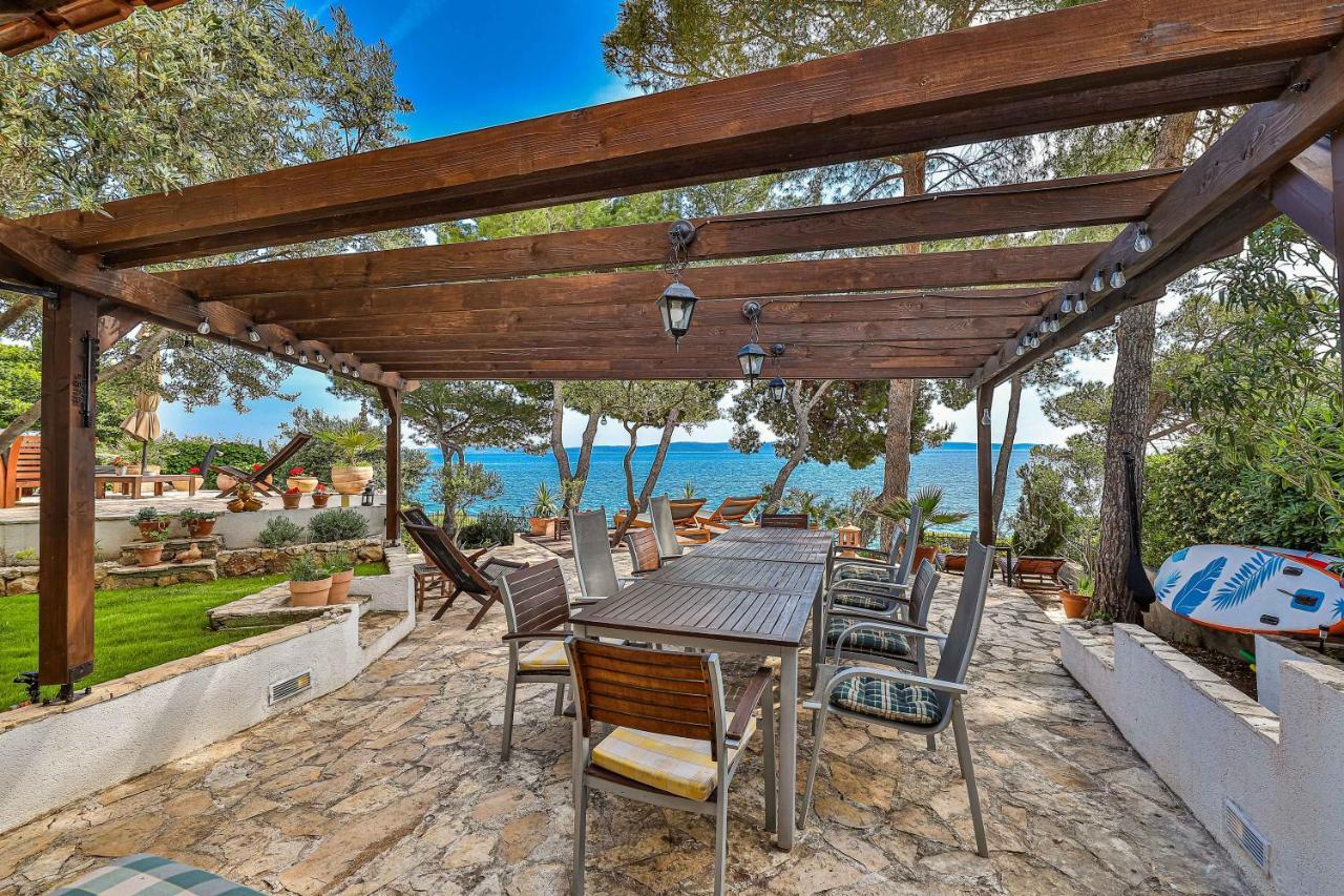 Luxury Villa - By The Sea, Summer Kitchen, Hot Tub, Sup, Boat, 5 Rooms, Wifi, Parking - Trogir Okrug Gornji Exterior foto